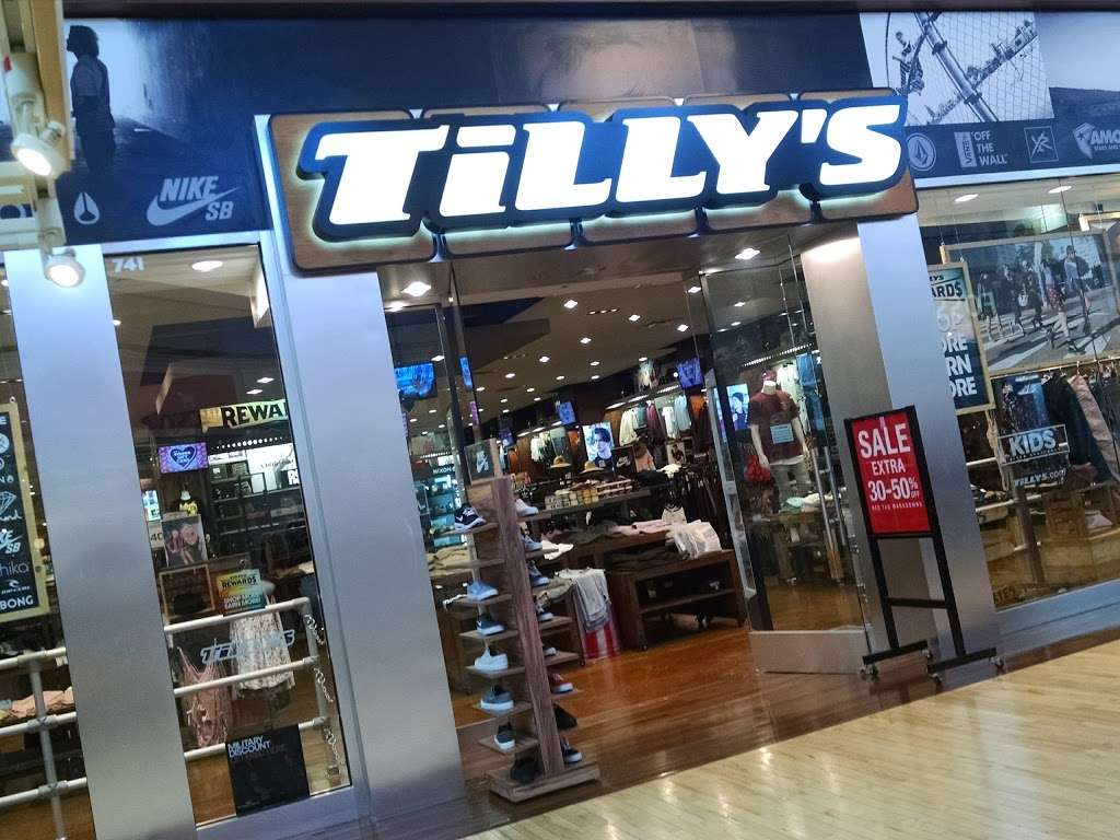 Tillys | 6170 Grand Ave, Gurnee, IL 60031, USA | Phone: (847) 672-2036