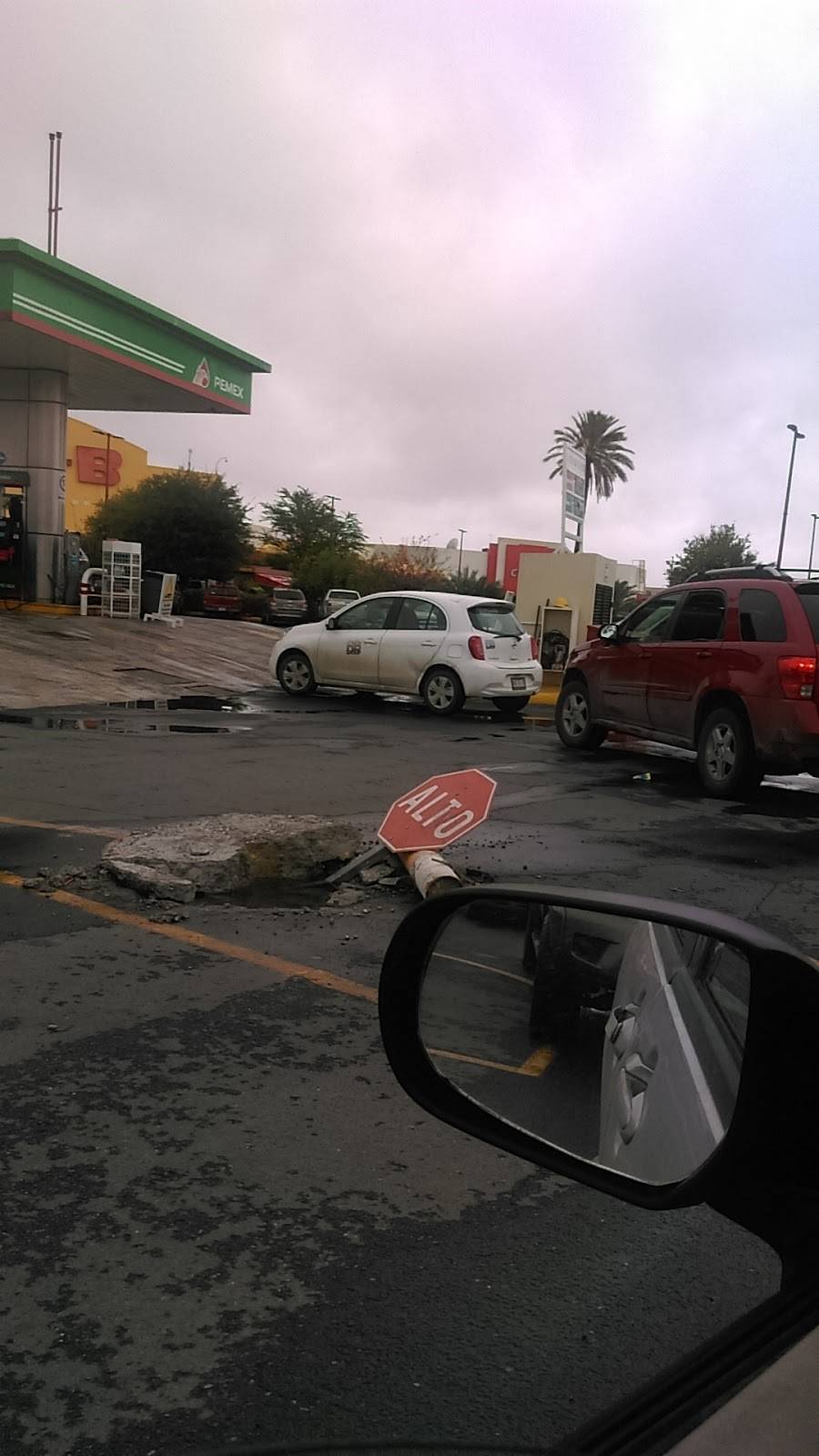 Gasolinera Pemex | Av Reforma 4400, Mexico, 88000 Nuevo Laredo, Tamps., Mexico | Phone: 800 736 3900