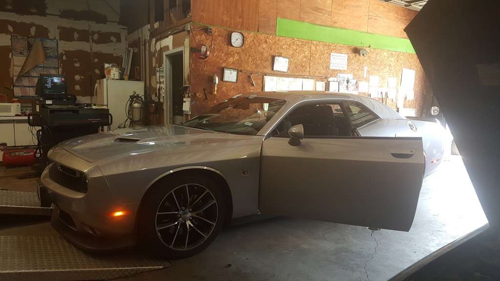 Hector's Auto Repair 5570, 515 Melbourne St D, Houston, TX 77022