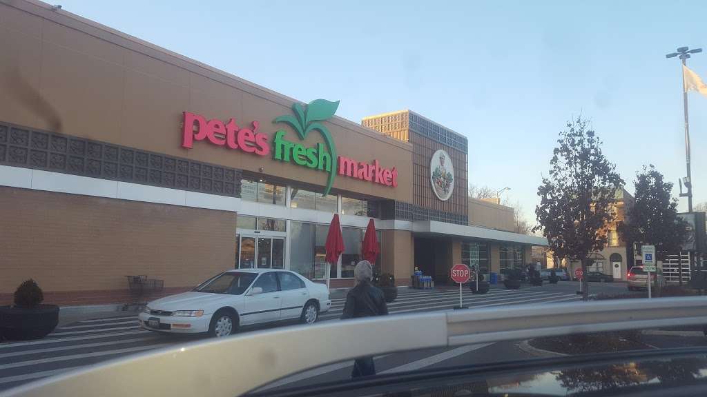 Petes Fresh Market | 259 Lake St, Oak Park, IL 60302, USA | Phone: (708) 406-8700