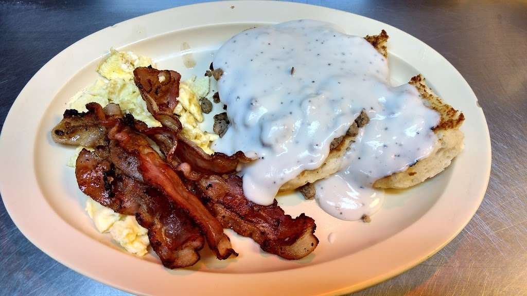 D & M Diner | 1100 E Houston St, Cleveland, TX 77327 | Phone: (281) 659-0277