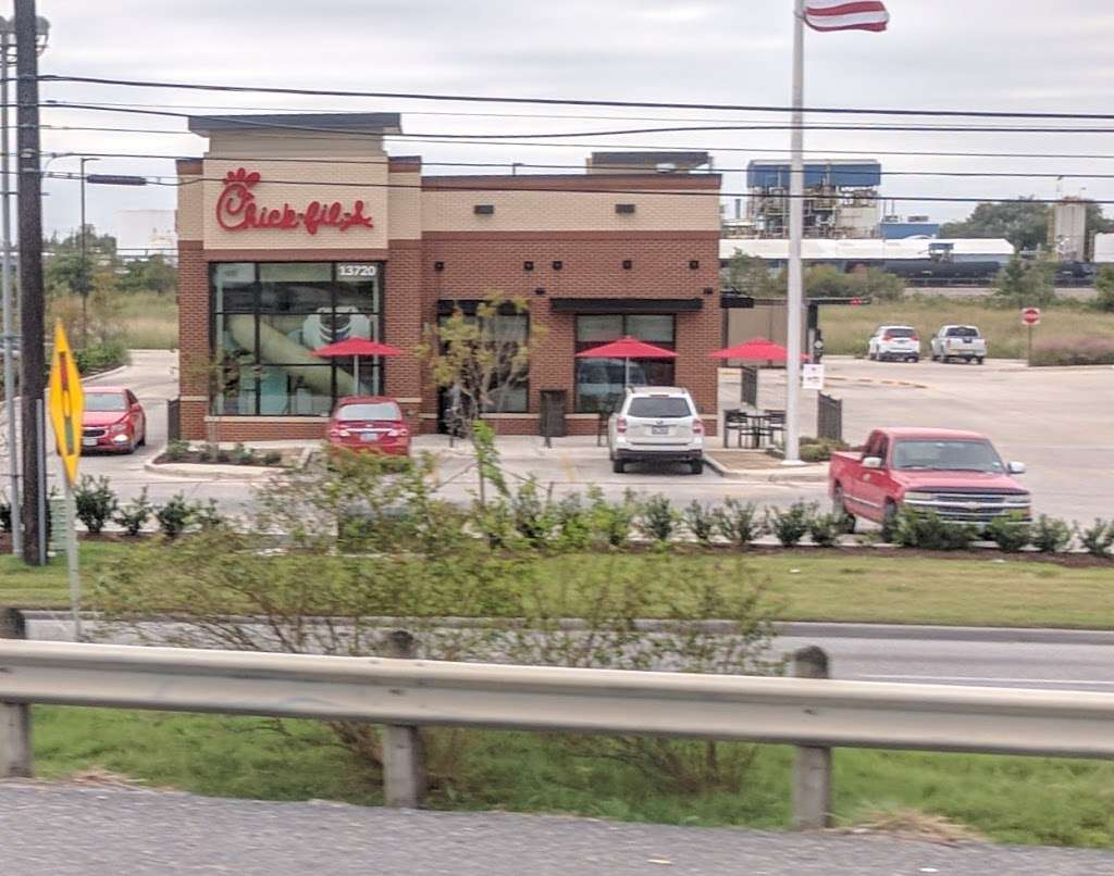 Chick-fil-A | 13720 East Fwy, Houston, TX 77015, USA | Phone: (713) 455-3760