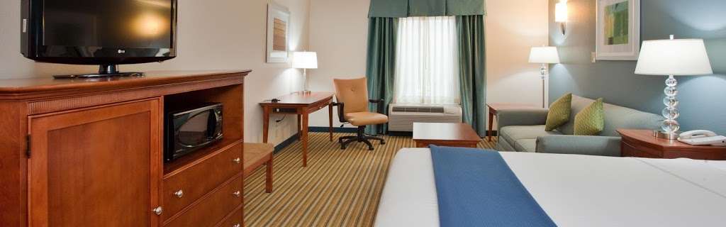 Holiday Inn Express & Suites Fredericksburg | 560 Warrenton Rd, Fredericksburg, VA 22406 | Phone: (540) 479-8000