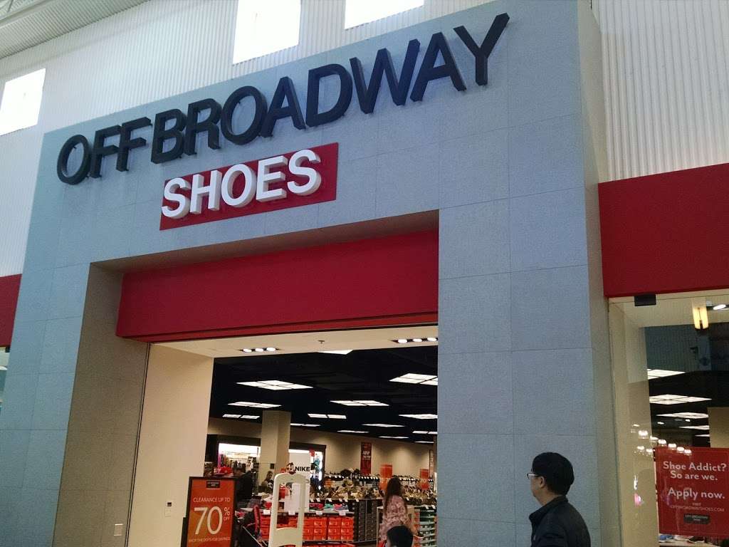 Off Broadway Shoe Warehouse | 6170 Grand Ave #677, Gurnee, IL 60031, USA | Phone: (847) 855-1167