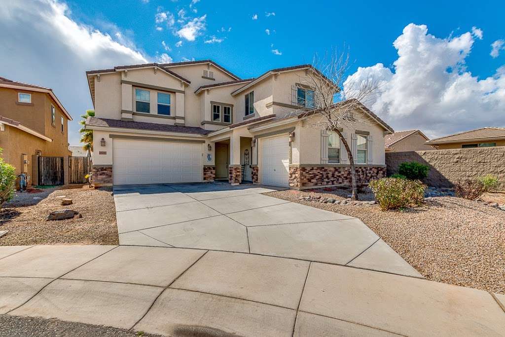 WELLS Realty Group of Keller Williams | 2800 S Rural Rd #102, Tempe, AZ 85282, USA | Phone: (480) 428-3290