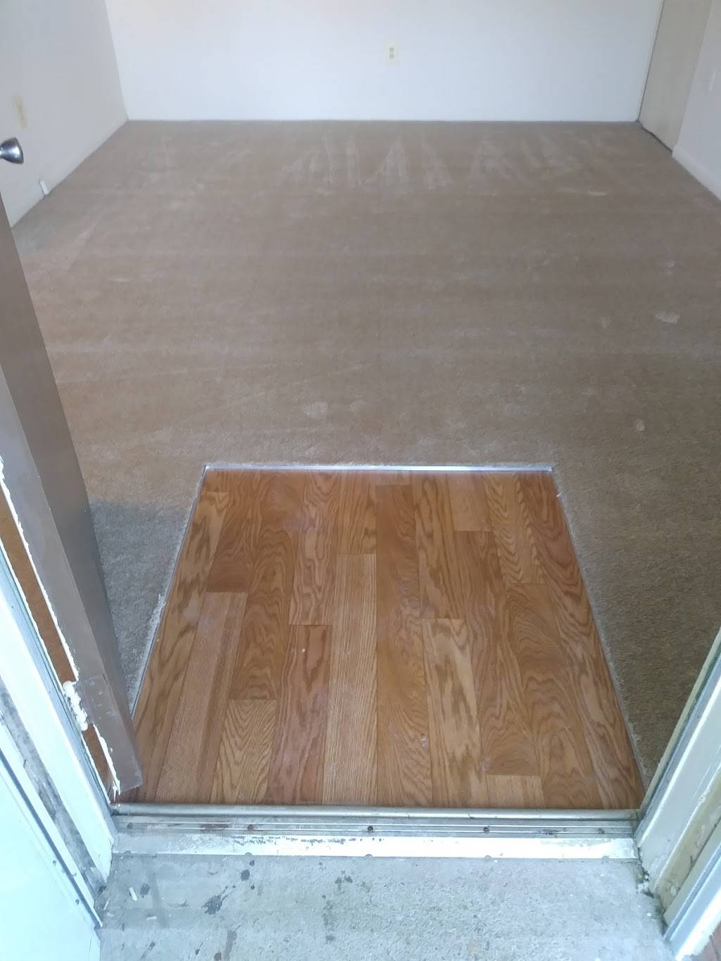 E&W carpet and flooring ,LLC | 6204 Fernwood Terrace, Riverdale, MD 20737, USA | Phone: (240) 470-2641
