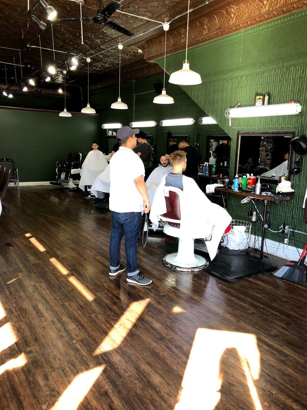 Barkers Barbershop | 818 W 18th St, Chicago, IL 60608 | Phone: (312) 846-6197