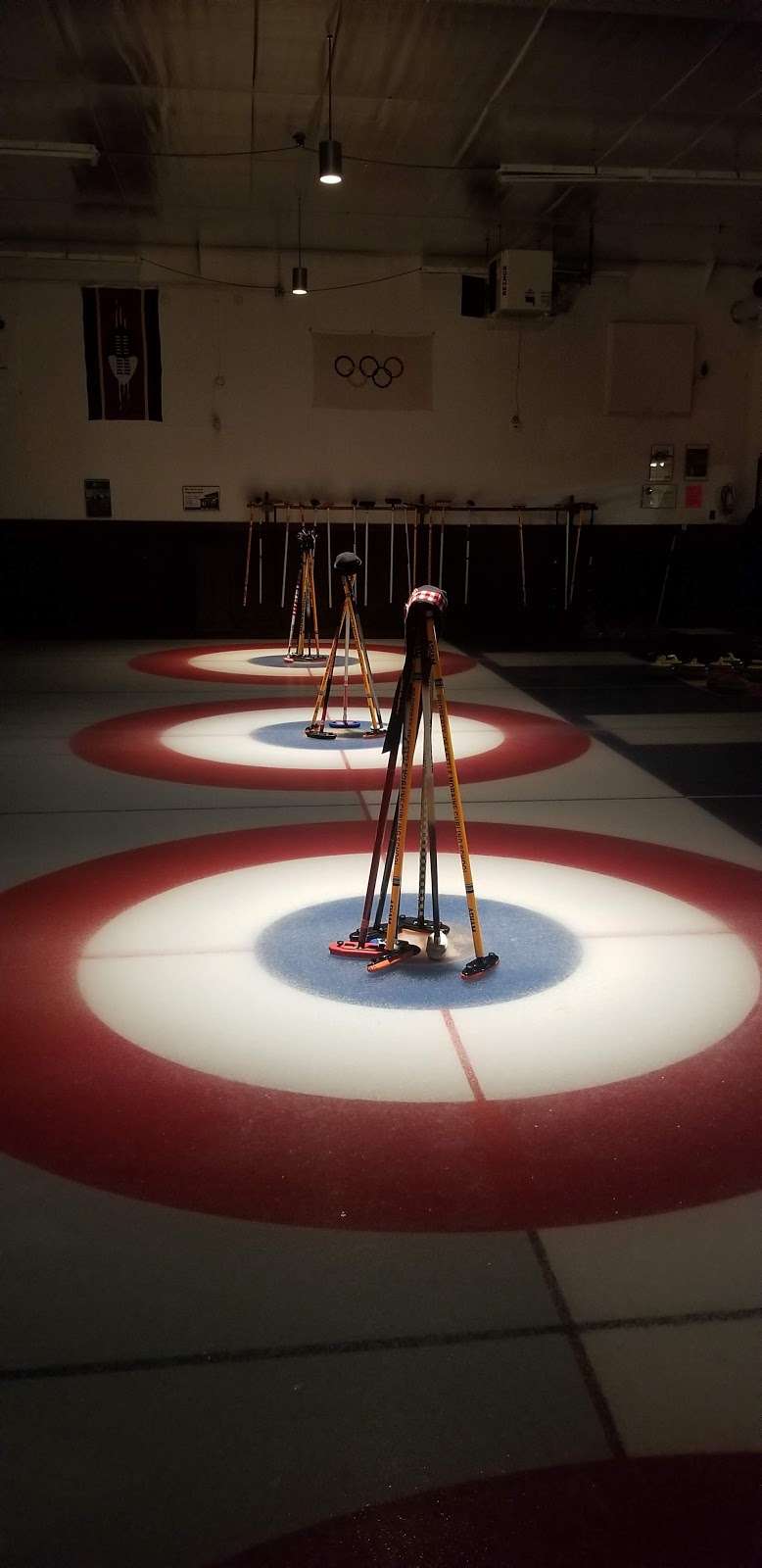 Kettle Moraine Curling Club | 2630 Oakwood Rd, Hartland, WI 53029, USA | Phone: (262) 367-8862