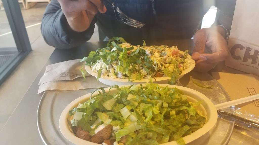 Chipotle Mexican Grill | 65 Drum Hill Rd, Chelmsford, MA 01824 | Phone: (978) 452-0693