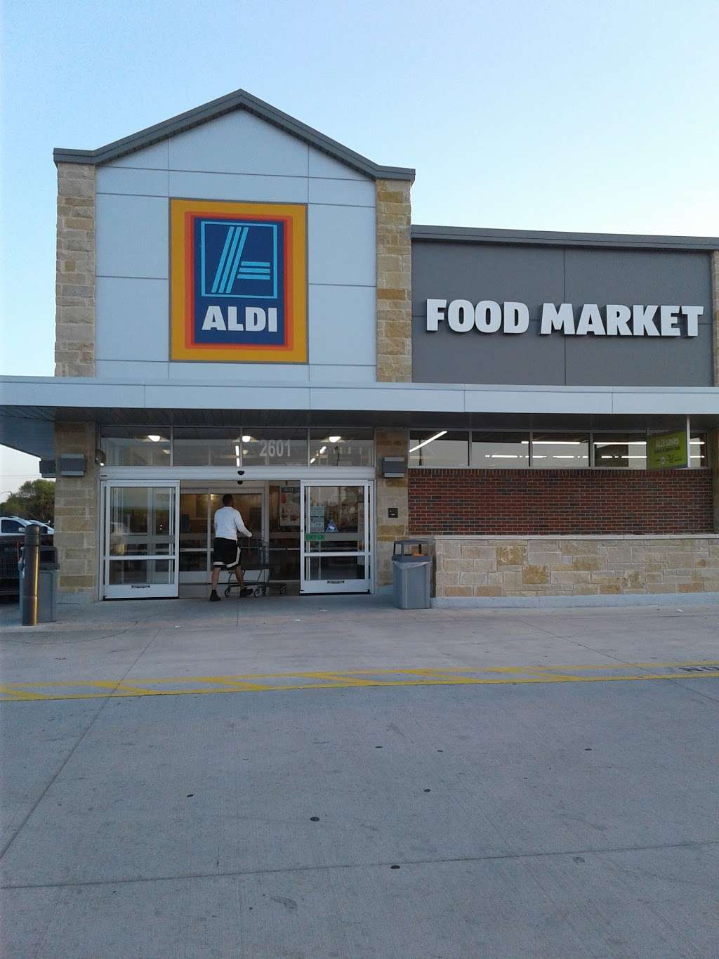 ALDI | 2601 W, Bardin Rd, Grand Prairie, TX 75052, USA | Phone: (855) 955-2534