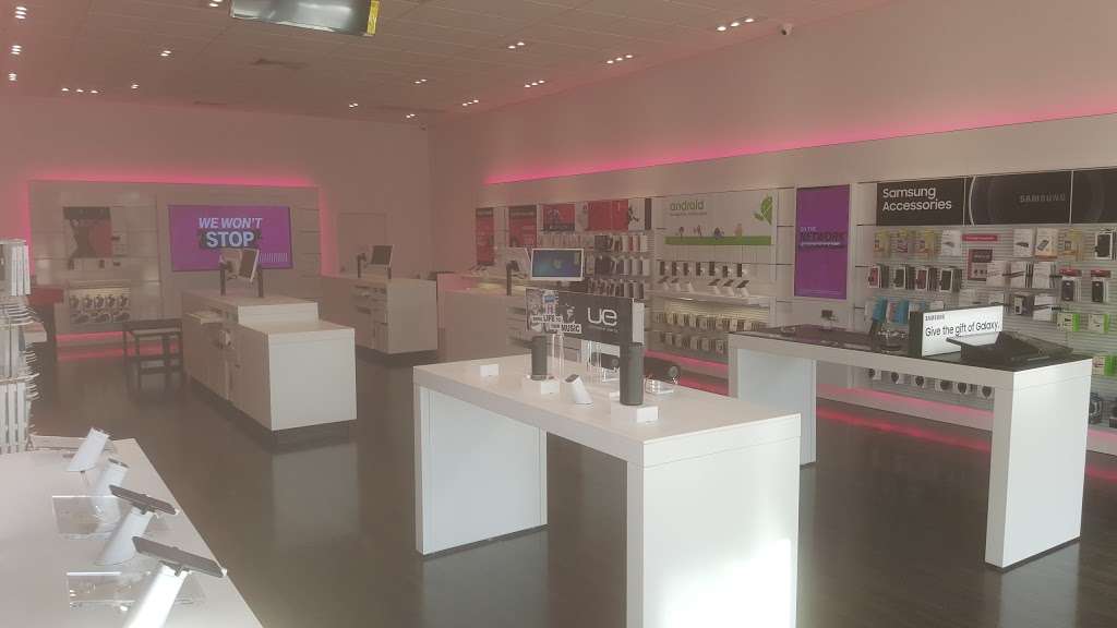 T-Mobile | 7959 W Atlantic Ave Ste 207, Delray Beach, FL 33446 | Phone: (561) 270-0066