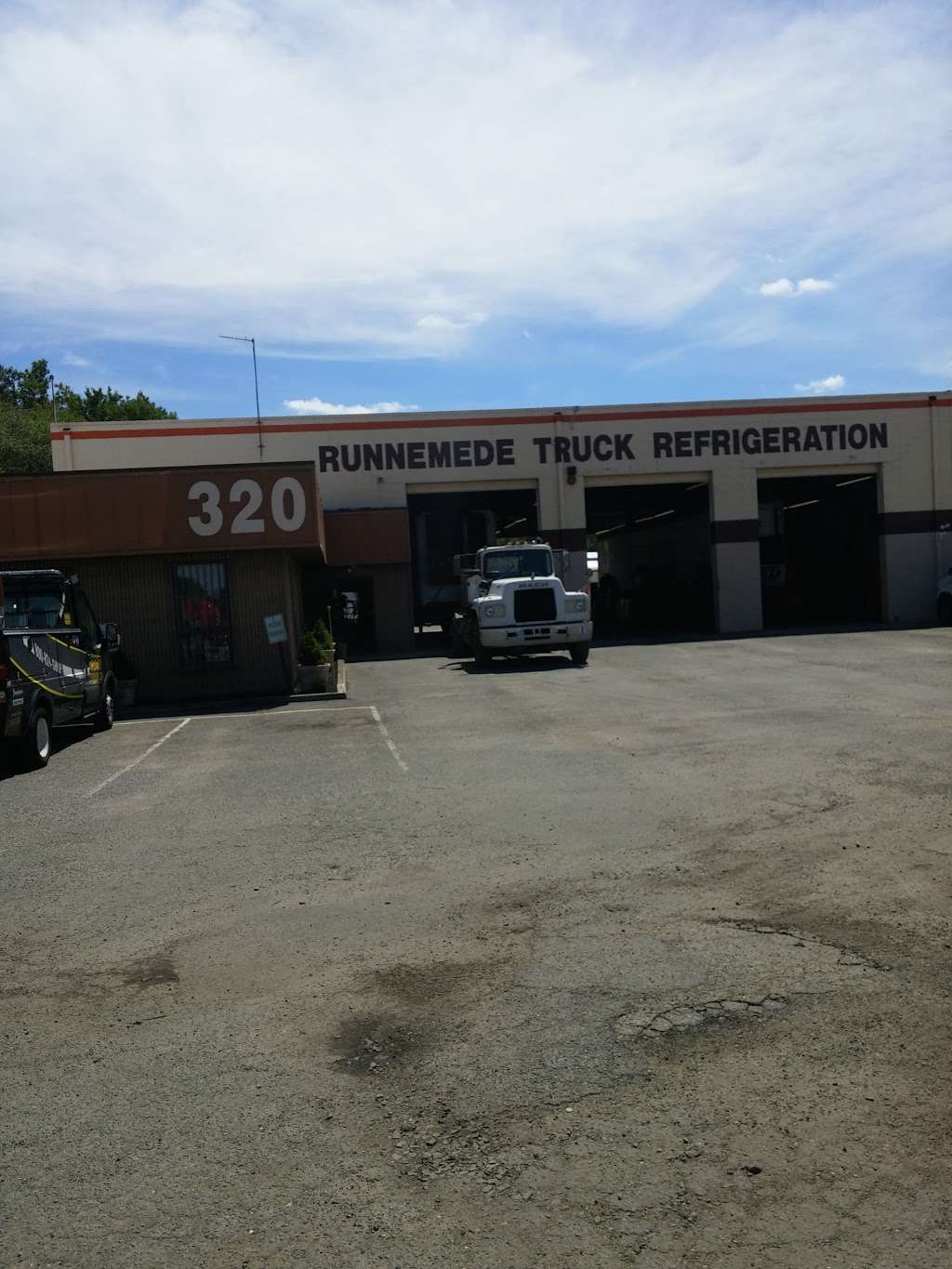 Runnemede Truck Refrigeration | 320 Borelli Blvd, Paulsboro, NJ 08066, USA | Phone: (856) 423-4400