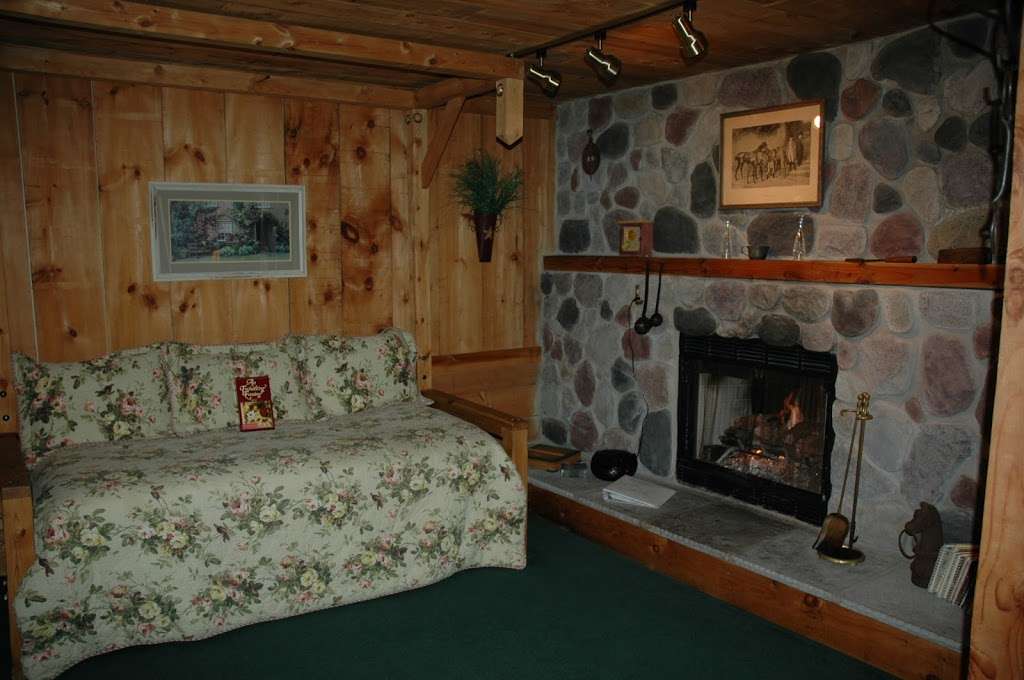 Lazy Cloud Bed and Breakfast | N2025 N Lakeshore Dr, Fontana-On-Geneva Lake, WI 53125 | Phone: (262) 275-3322