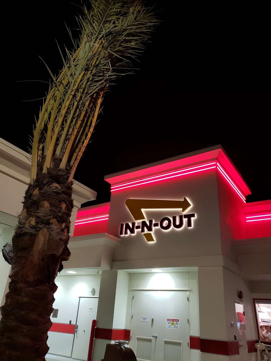 In-N-Out Burger | 4950 Hamner Ave, Eastvale, CA 91752, USA | Phone: (800) 786-1000