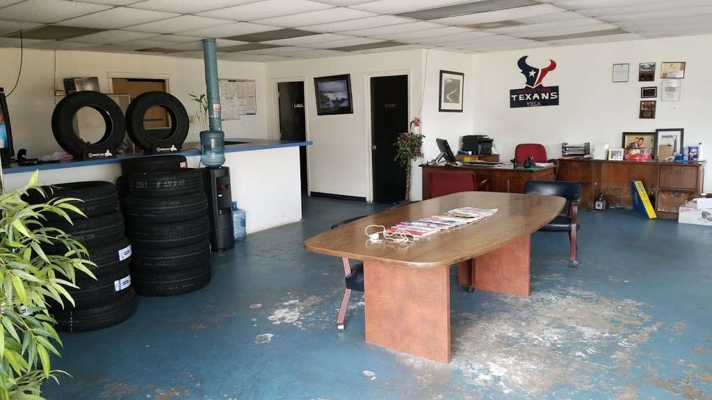 Vela Tire Shop | 12330 Scarsdale Blvd, Houston, TX 77089, USA | Phone: (281) 484-3552