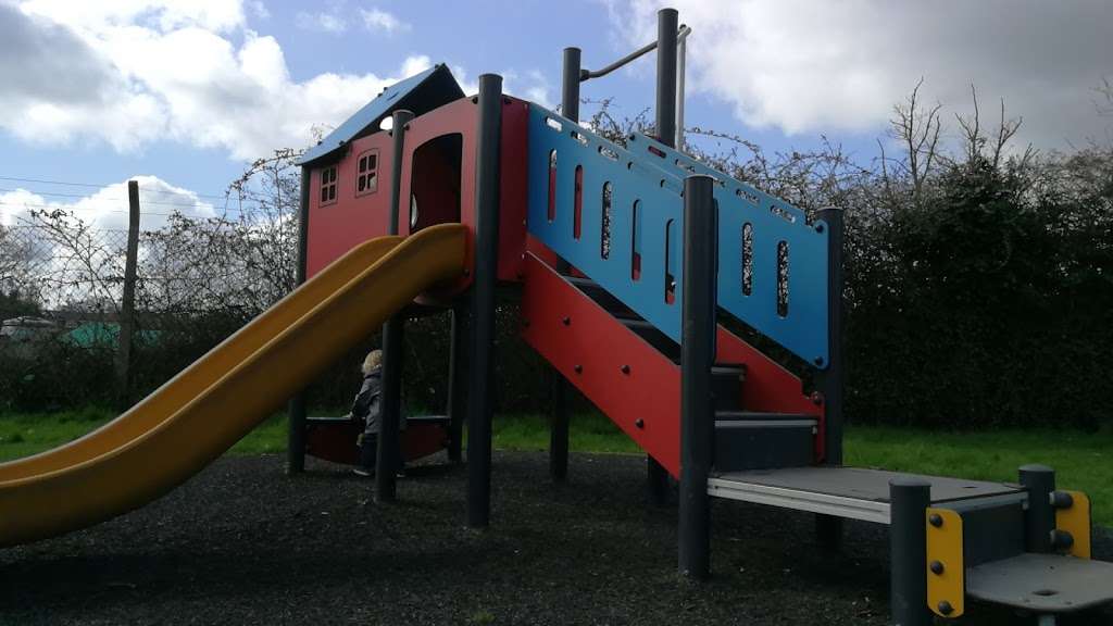 Paddock Wood, Memorial Park, Childrens Playground | 29 Ringden Ave, Paddock Wood, Tonbridge TN12 6ED, UK