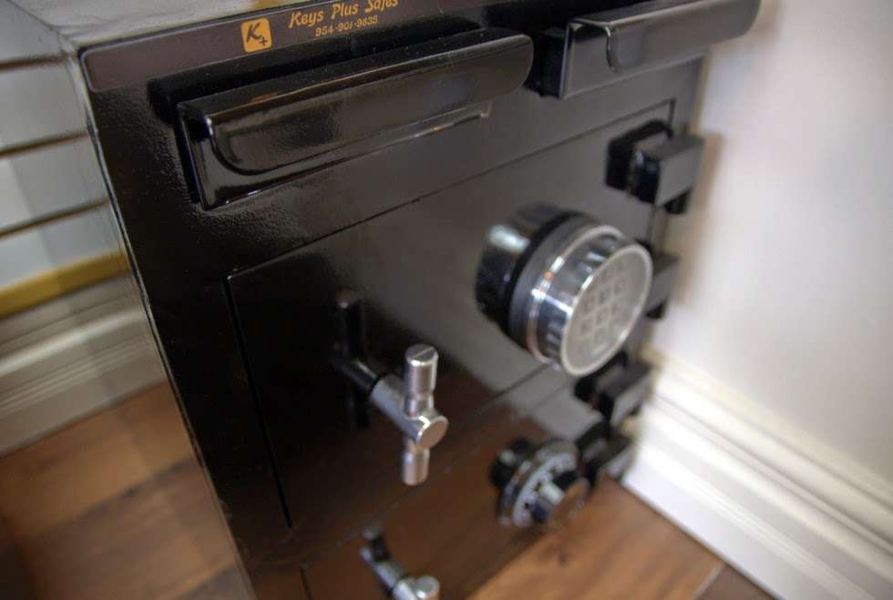 Keys Plus Locksmith | 2832 Stirling Rd Suite G, Hollywood, FL 33020, USA | Phone: (954) 901-9835