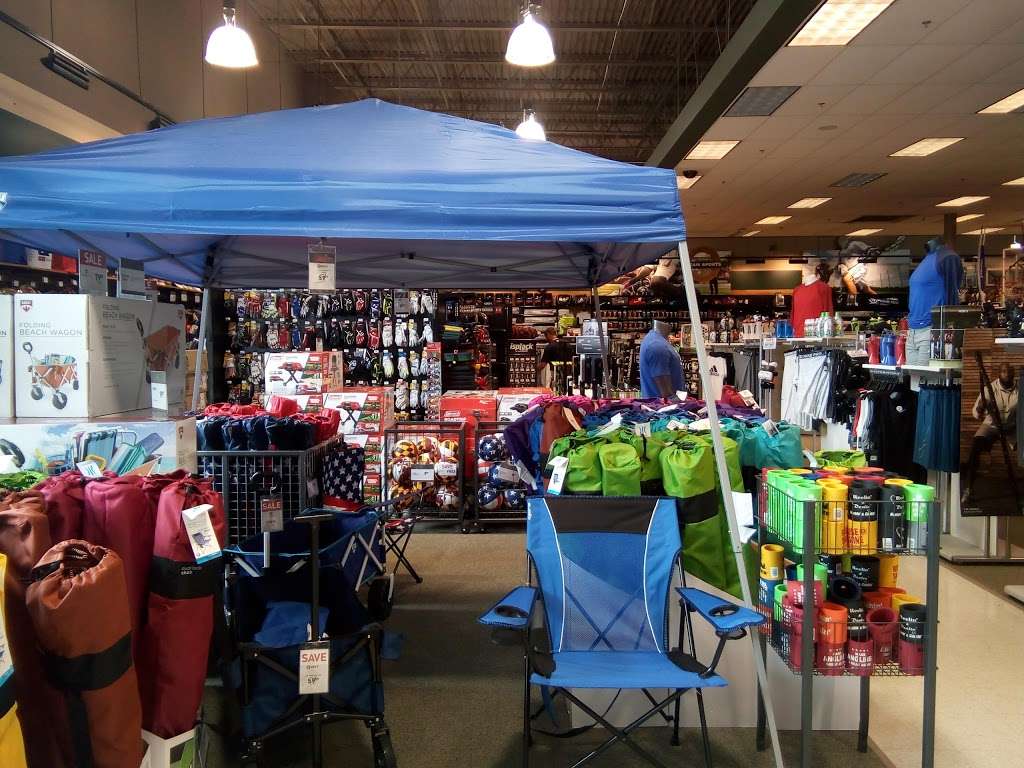 DICKS Sporting Goods | 17780 Garland Groh Blvd, Hagerstown, MD 21740, USA | Phone: (240) 420-0140