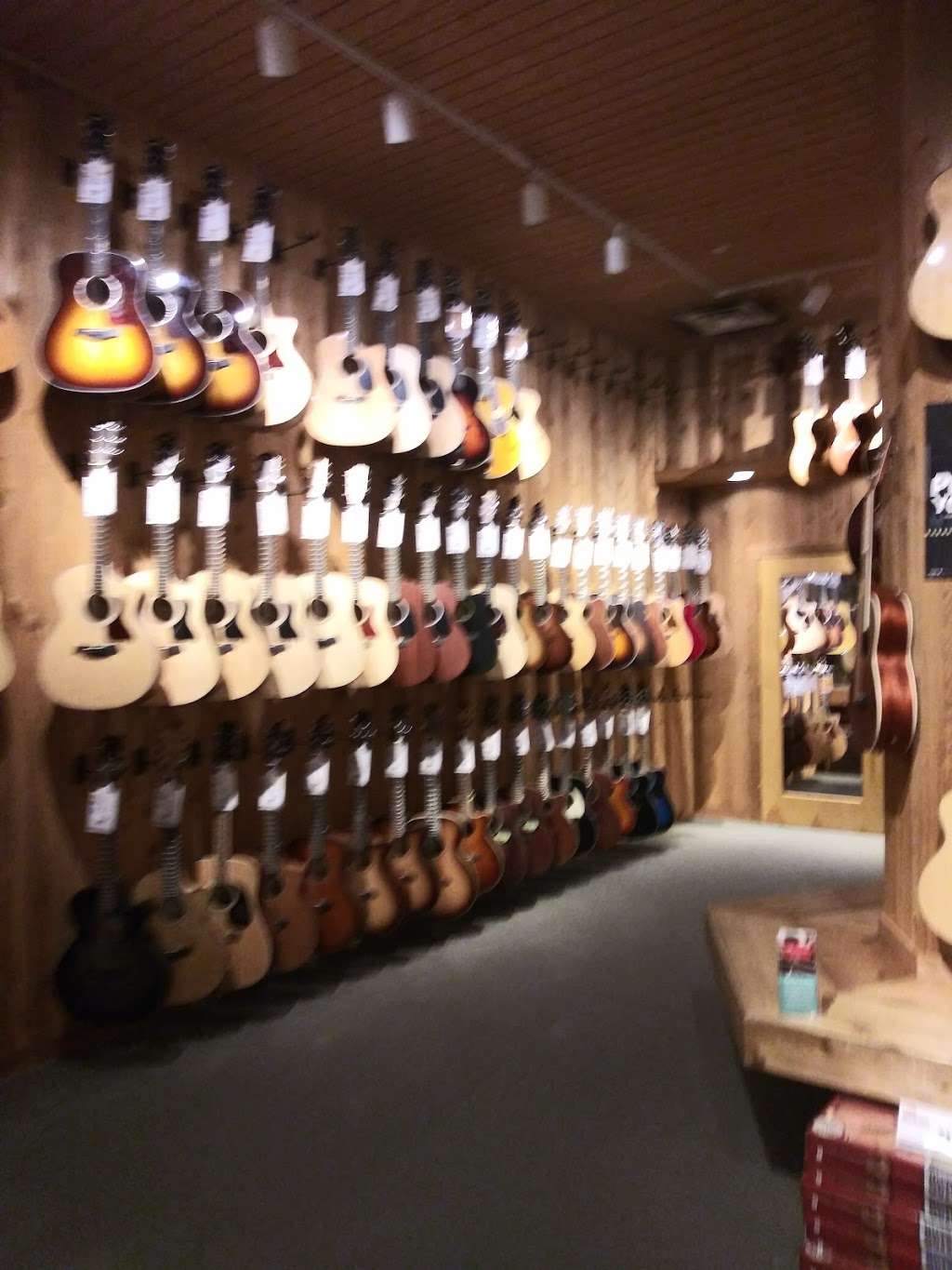 Guitar Center | 2601 Interstate 35E, Frontage Road #400, Lewisville, TX 75067, USA | Phone: (972) 459-1864