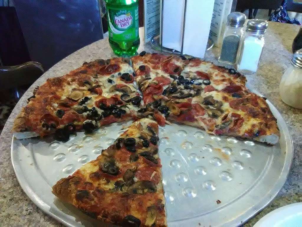 Famous Pizza | 92 Hartford Pike, North Scituate, RI 02857, USA | Phone: (401) 934-0278