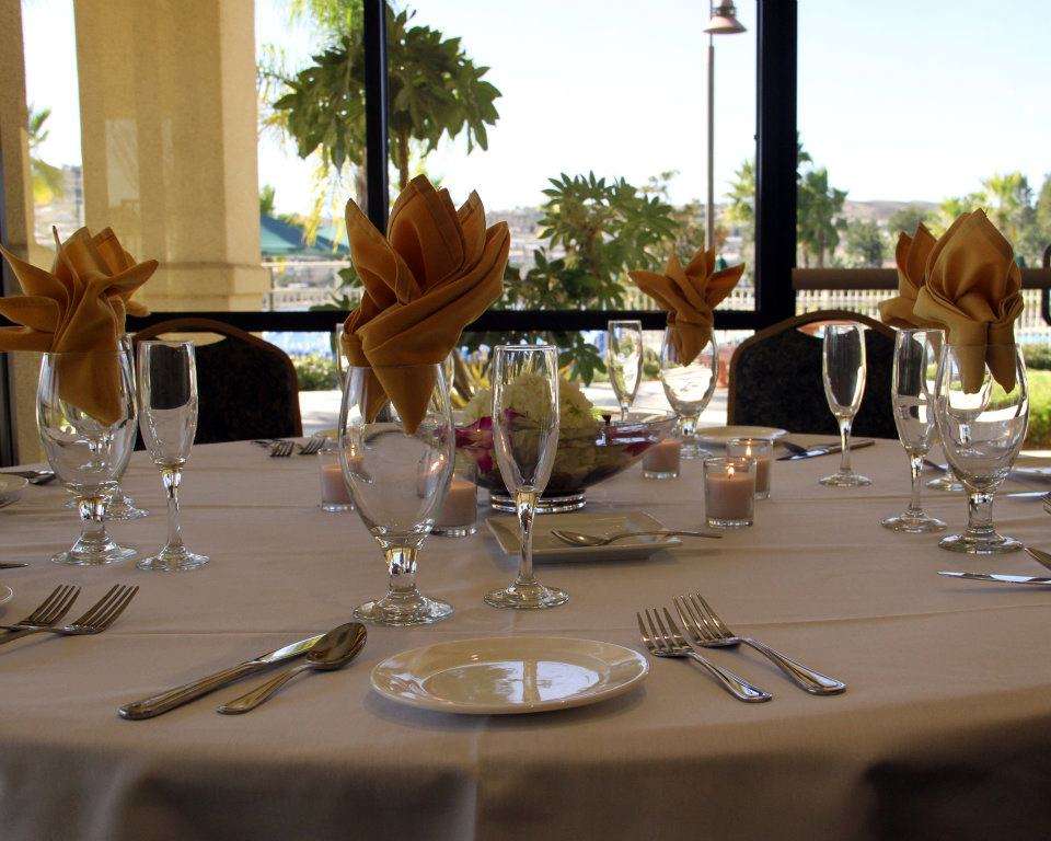 Lighthouse Restaurant & Bar | 22200 Canyon Club Dr, Canyon Lake, CA 92587, USA | Phone: (951) 244-6841