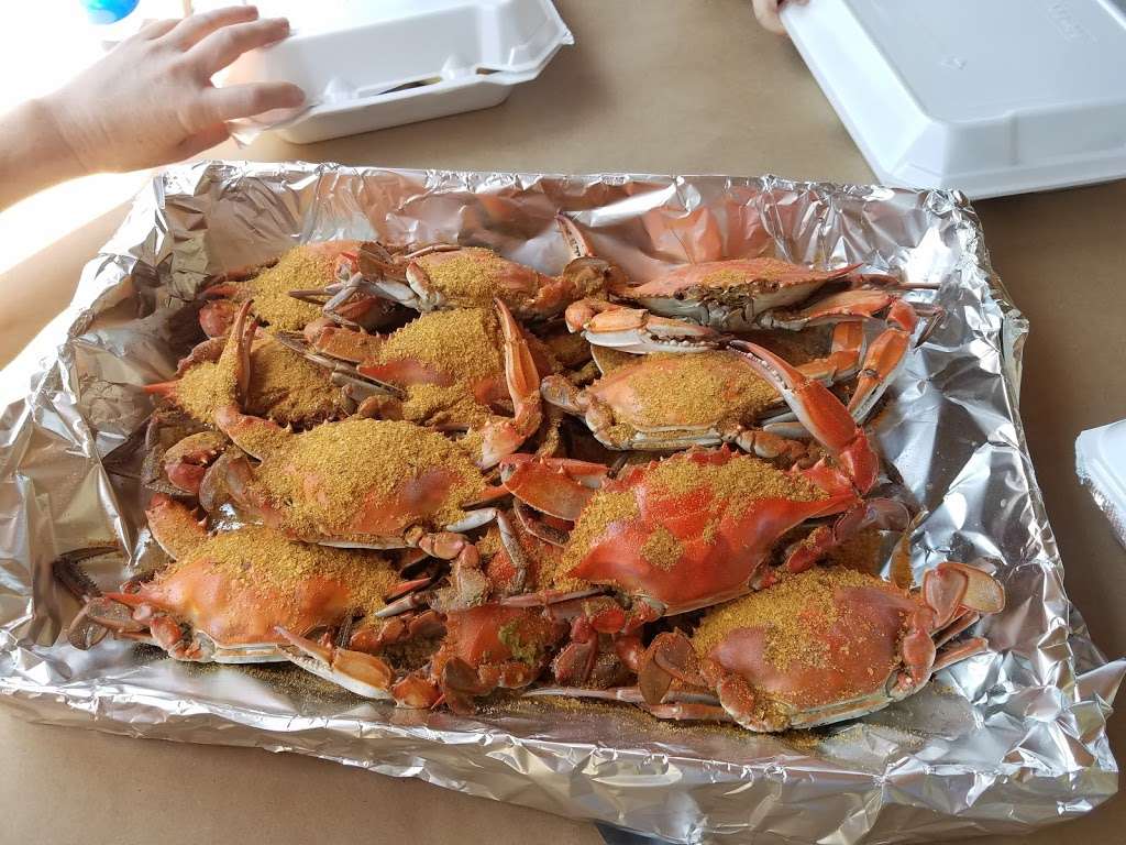 Lintons Crab House & Seafood Carry-Out | 4500 Crisfield Hwy, Crisfield, MD 21817, USA | Phone: (410) 968-0127