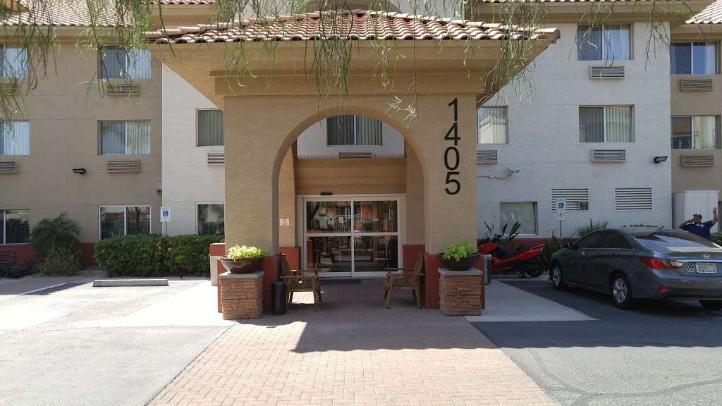 GreenTree Inn & Suites Mesa / Phoenix | 1405 S Westwood, Mesa, AZ 85210, USA | Phone: (480) 668-8000