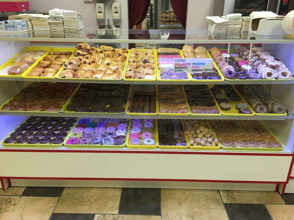 Bakers Dozen Donuts | 8701 Liberty Grove Rd, Rowlett, TX 75089 | Phone: (972) 412-1300