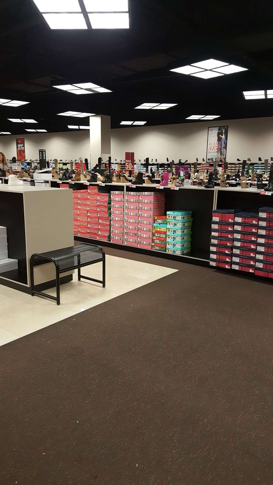 Off Broadway Shoe Warehouse | 6170 Grand Ave #677, Gurnee, IL 60031, USA | Phone: (847) 855-1167