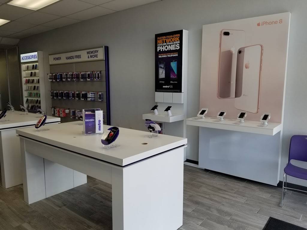 Metro by T-Mobile | 4204 W Greenfield Ave, West Milwaukee, WI 53215, USA | Phone: (414) 810-3606