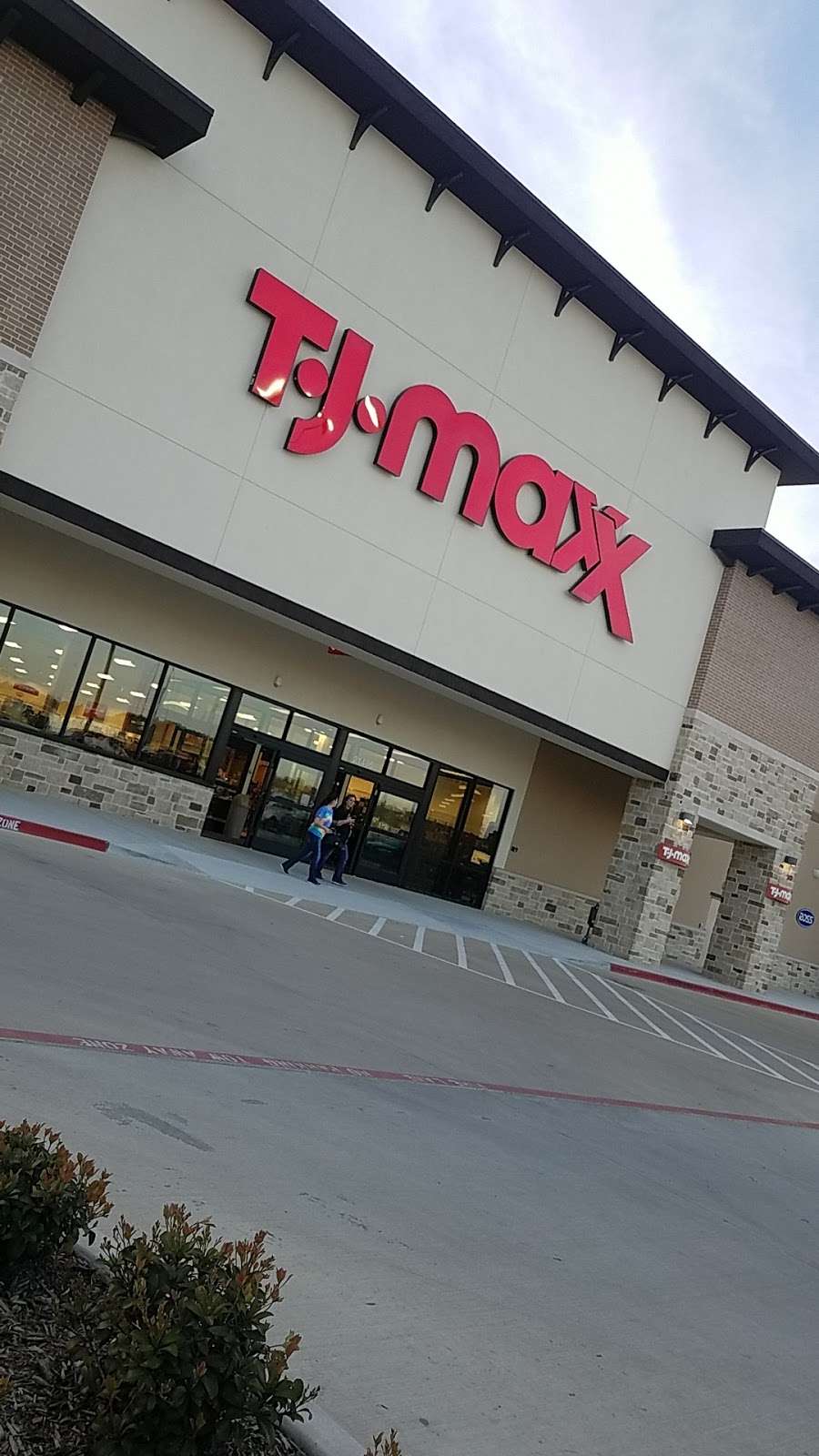 T.J. Maxx | 21496 Market Place Drive, New Caney, TX 77357, USA | Phone: (281) 354-0761