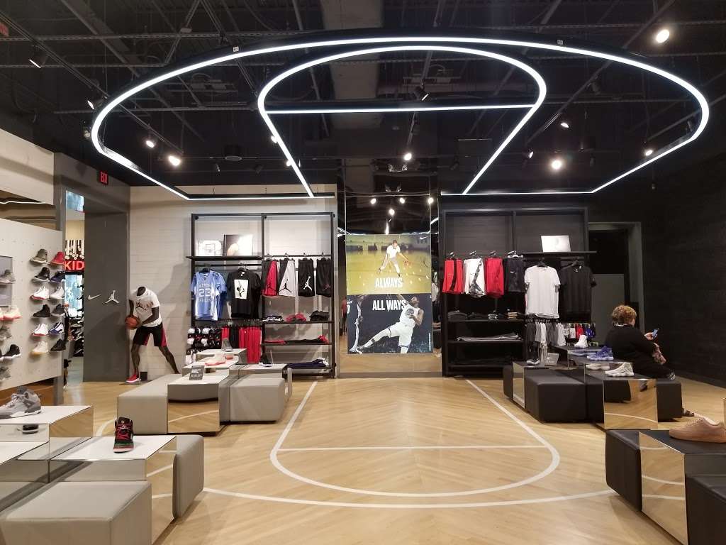 House of Hoops by Foot Locker | 4200 Conroy Rd Suite A102, Orlando, FL 32839, USA | Phone: (407) 354-5712