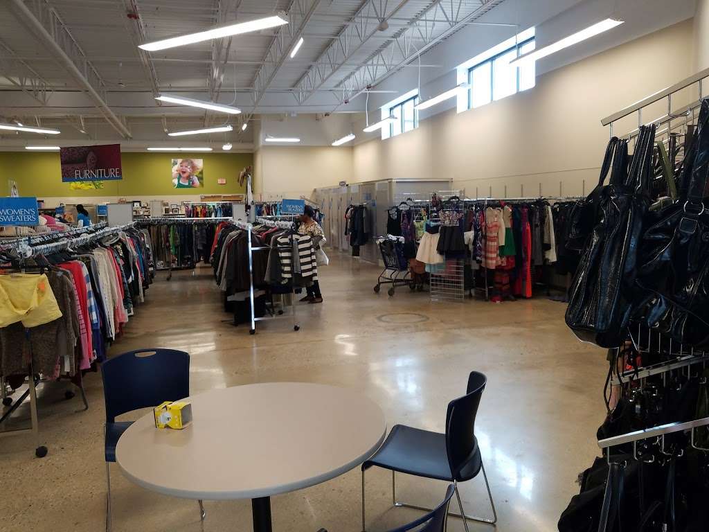 Goodwill Store & Donation Center in Evanston | 1916B Dempster Street, Evanston, IL 60202 | Phone: (847) 905-1202