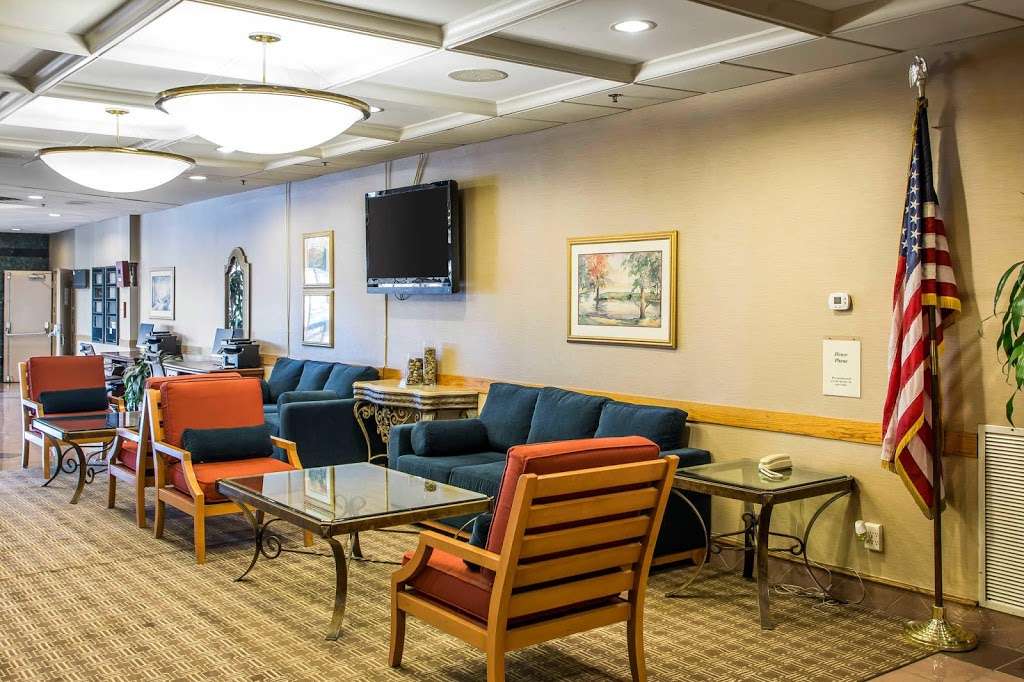 Quality Inn Midway Airport | 7353 S Cicero Ave, Chicago, IL 60629 | Phone: (773) 581-5300