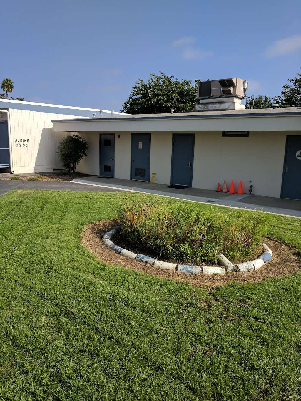 Las Posas Elementary School in 75 E Calle La Guerra, Camarillo, CA