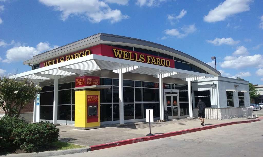 Wells Fargo Bank | 1350 W 43rd St, Houston, TX 77018 | Phone: (713) 680-0640