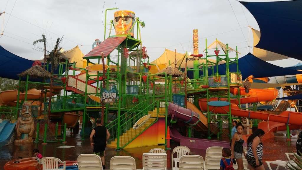 Hurricane Harbor Phoenix | 4243 W Pinnacle Peak Rd, Glendale, AZ 85310, USA | Phone: (623) 201-2000