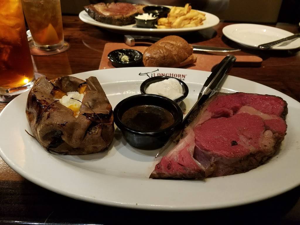 LongHorn Steakhouse | 8181 International Dr, Orlando, FL 32819, USA | Phone: (407) 226-3381