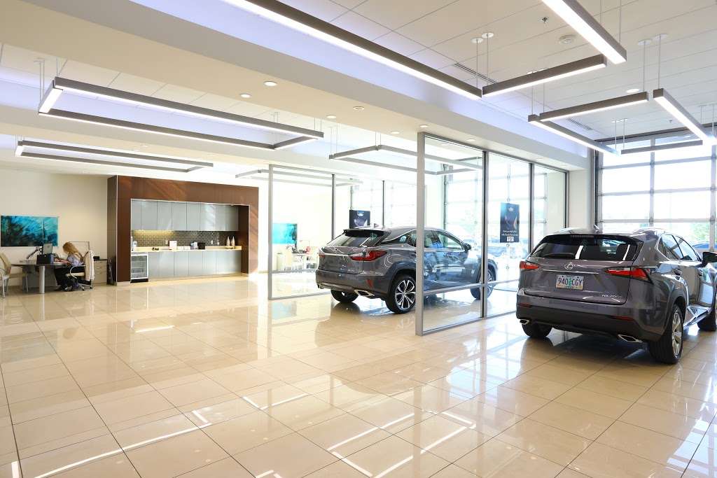 Hendrick Lexus Kansas City | 6935 W Frontage Rd, Merriam, KS 66203, USA | Phone: (816) 332-6461