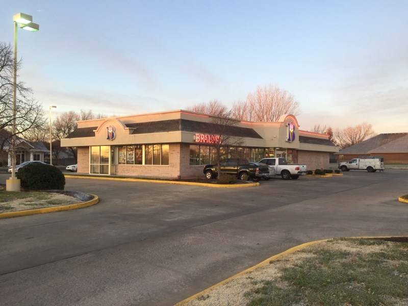 Braums Ice Cream & Burger Restaurant | 2121 N Ridge Rd, Wichita, KS 67212, USA | Phone: (316) 773-1550