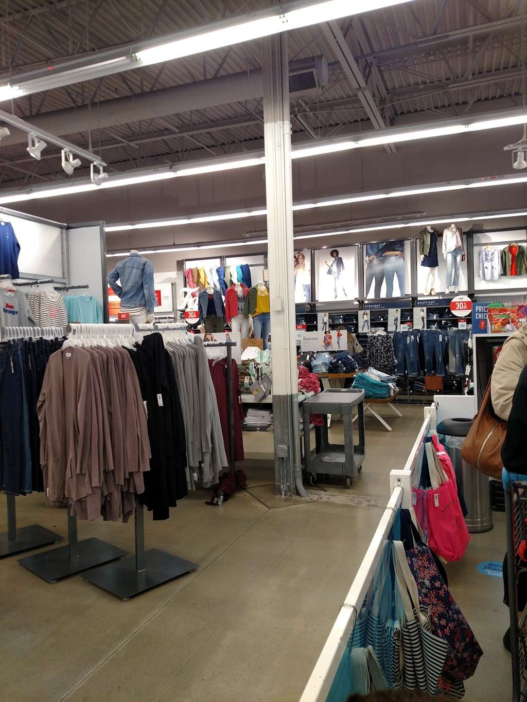 Old Navy | 1700F Fruitville Pike, Lancaster, PA 17601, USA | Phone: (717) 293-0720