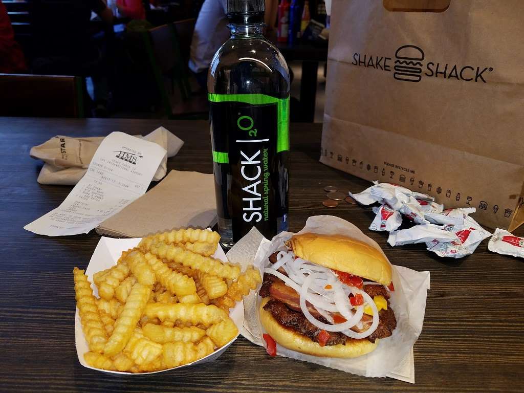 Shake Shack | Terminal 3 Gate 34 Los Angeles CA 90045 US, Los Angeles International Airport (LAX), 1 World Way, Los Angeles, CA 90045, USA