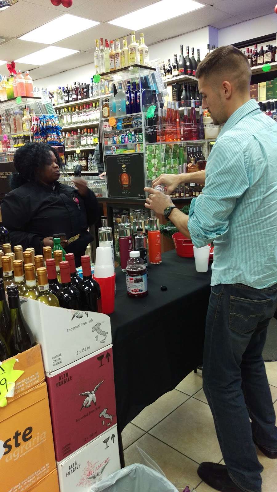 Hollywood Liquors II | 489 Blue Hill Avenue, Dorchester, MA 02121, USA | Phone: (617) 445-0707