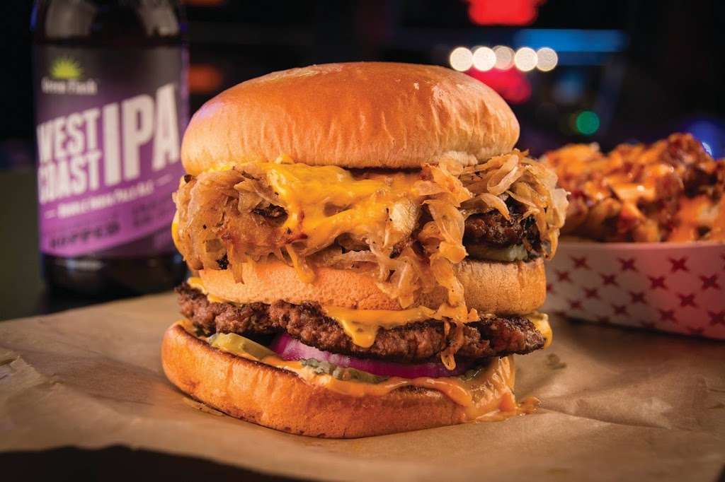 Smittys Garage Burger and Beer | 8811 State Line Rd, Kansas City, MO 64114 | Phone: (816) 731-1455