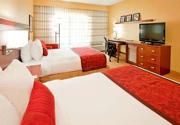 Courtyard by Marriott Houston The Woodlands | 1020 Lake Front Cir, The Woodlands, TX 77380, USA | Phone: (281) 292-3262