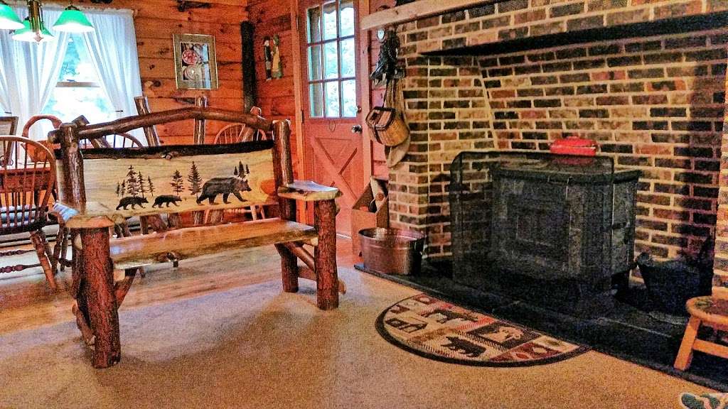 Pocono Log Home Getaway | Malibu Dr, Lehighton, PA 18235, USA | Phone: (609) 457-2208