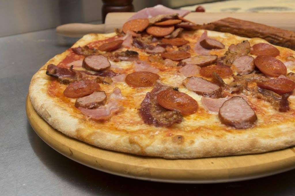 Caloroso Pizza (Beckton) | 1 Triumph Rd, Beckton, London E6 5LW, UK | Phone: 020 7055 3733