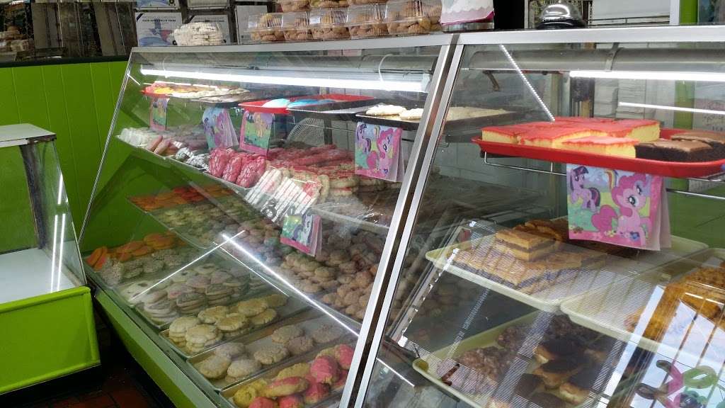 La Esmeralda Bakery | 739 New Laredo Hwy, San Antonio, TX 78211, USA | Phone: (210) 922-3063