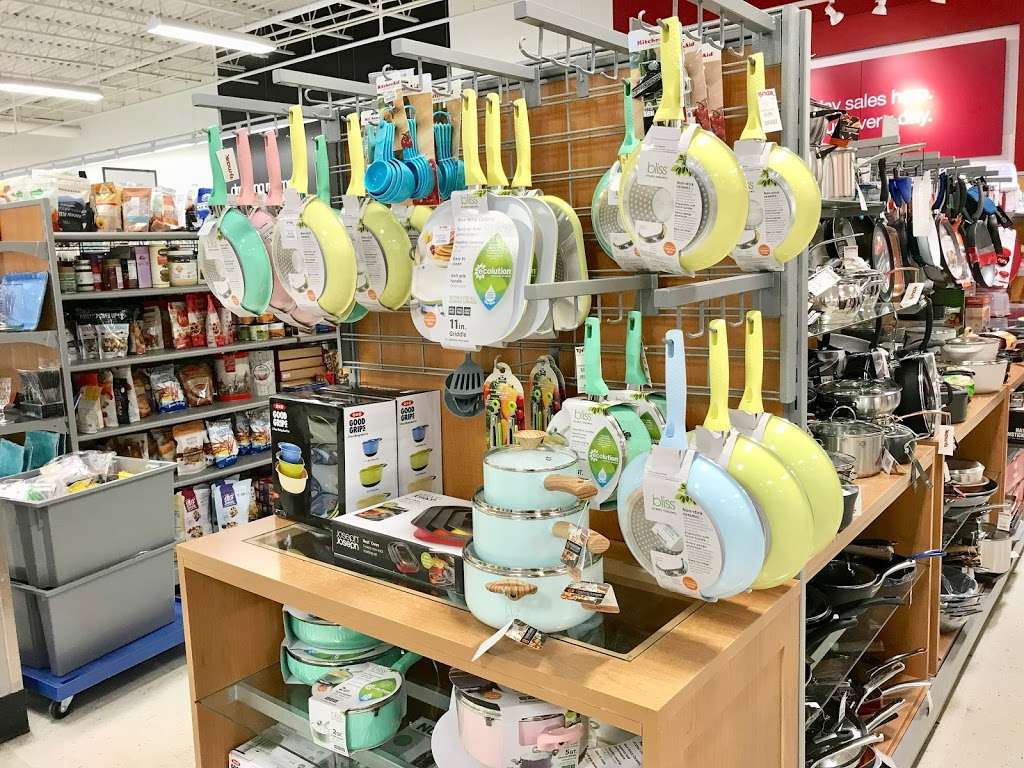 T.J. Maxx | 17 Traders Way, Salem, MA 01970, USA | Phone: (978) 744-5411