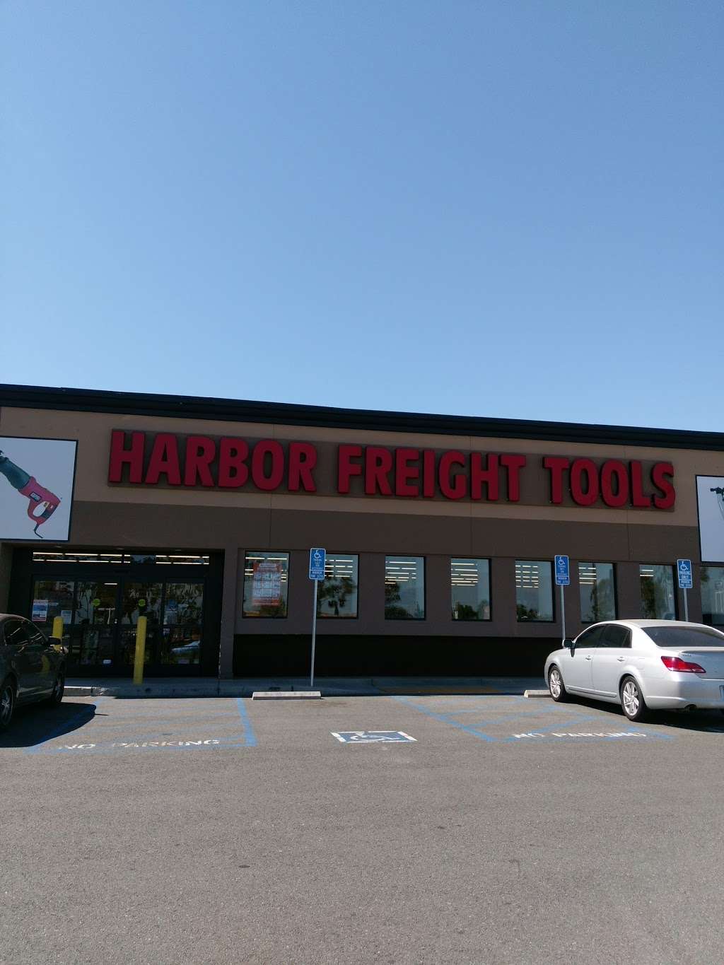 Harbor Freight Tools | 1750 W 6th St, Corona, CA 92882, USA | Phone: (951) 739-0244